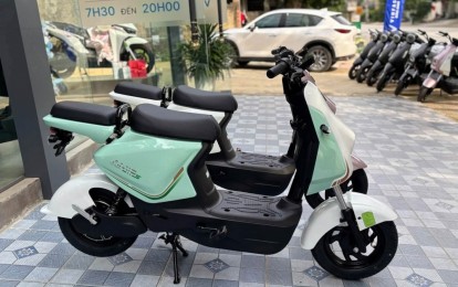 Mục sở thị VinFast Amio S2: Giới hạn tốc độ 25 km/h, chạy tối đa 65 km mỗi lần sạc